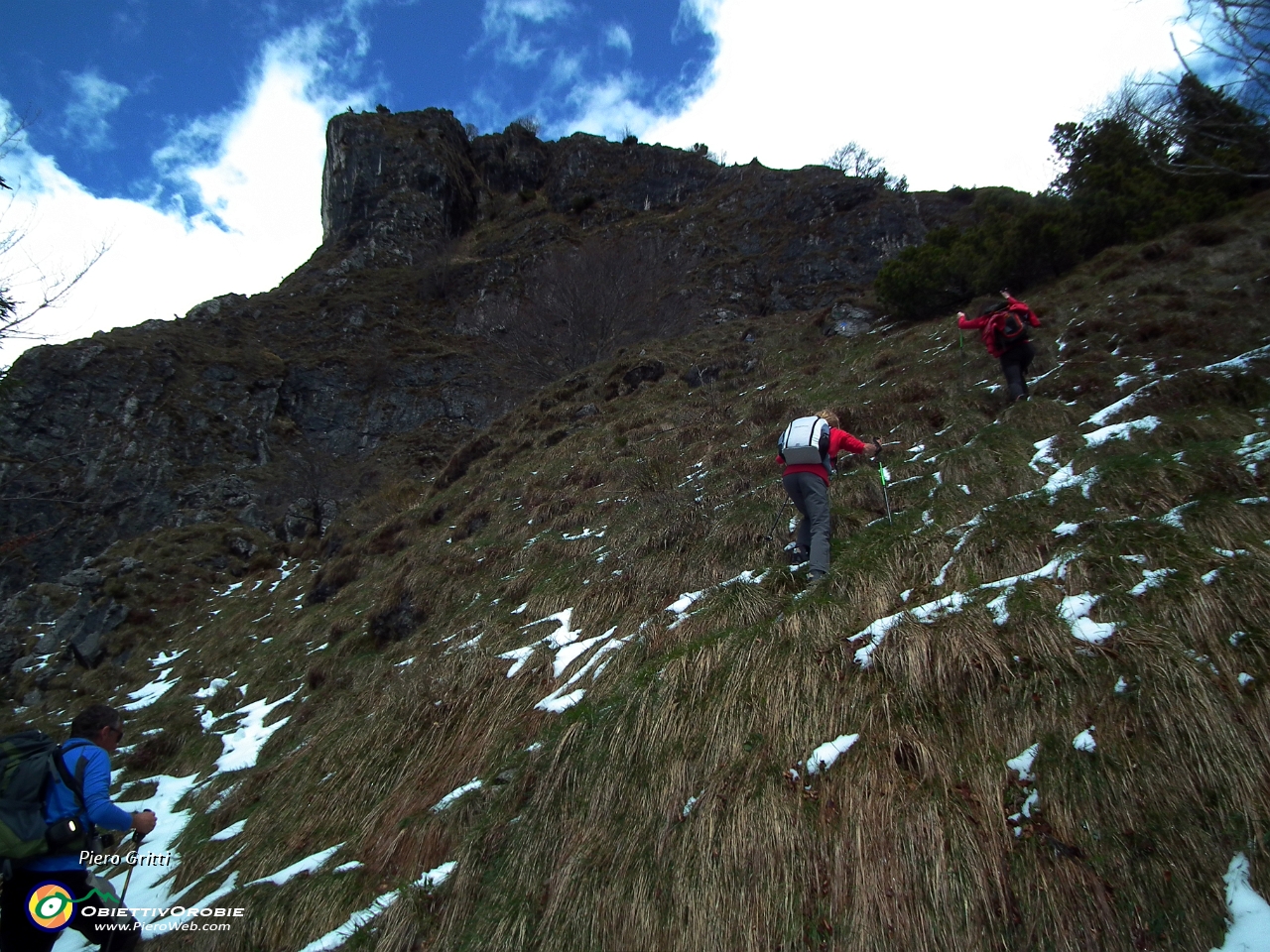 31 verso la cima del Corno Zuccone....JPG